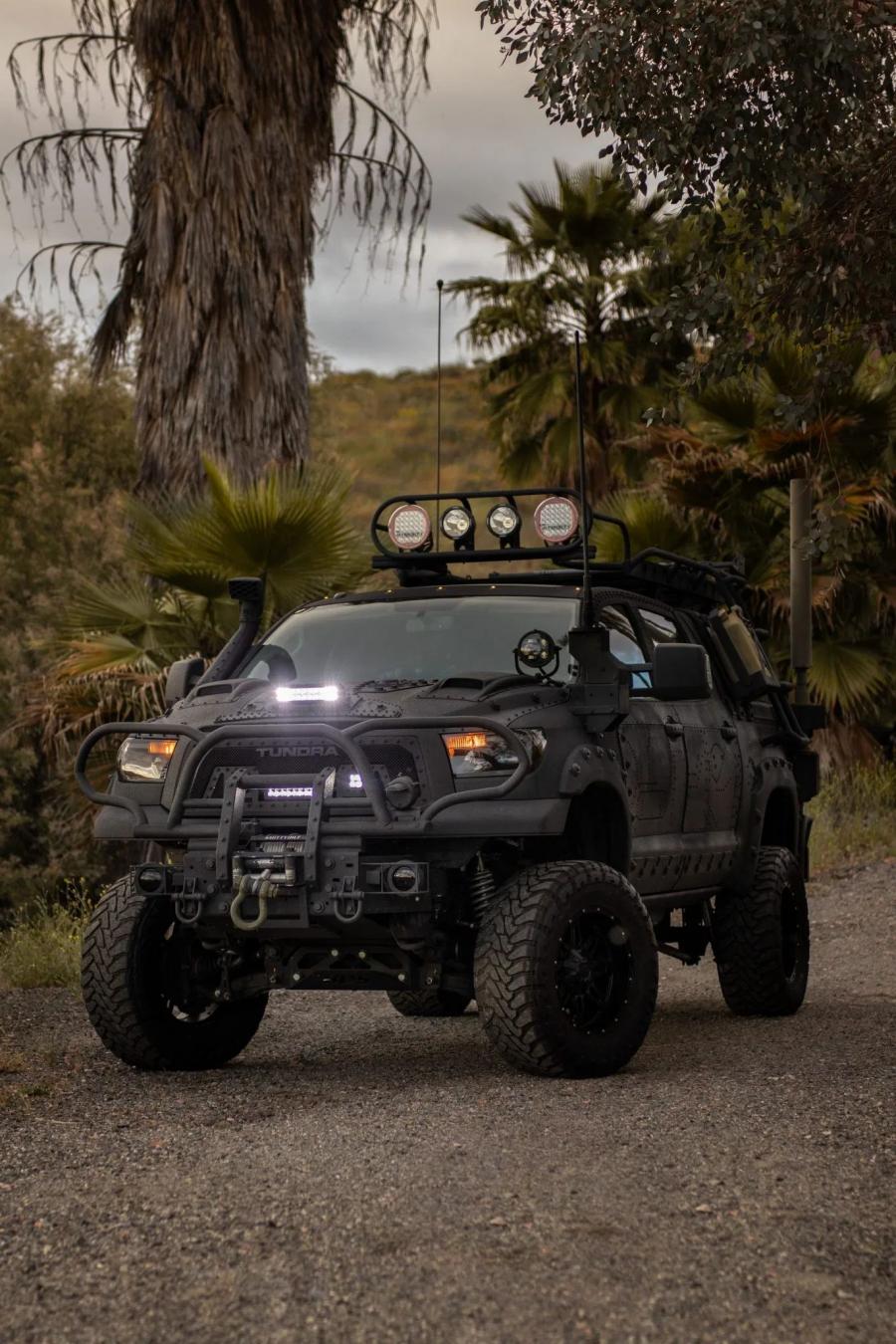  Toyota Tundra CrewMax 4x4 Zombie Apocalypse 2013 года  (фото 46 из 461)